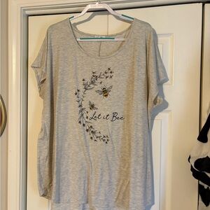 Maurices Light Gray Bee Graphic Tee